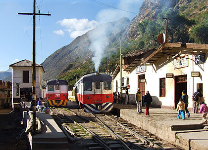 Ferrocarril Huancayo - Huancavelica (FHH), stop at Iczuchaca.