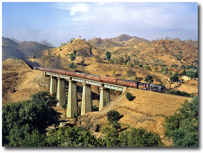 Express 9644 on the Ord - Bridge near Udaipur, Rajastan.
